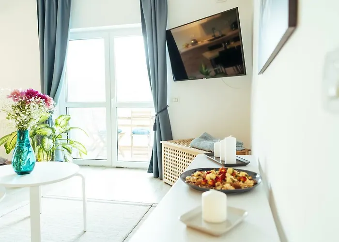 Апартаменти Bright And Spacious Apartment- Piata Amzei