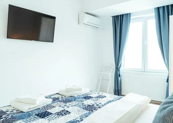 Bright And Spacious Apartment- Piata Amzei Апартаменти