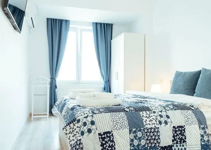 Bright And Spacious Apartment- Piata Amzei Апартаменти