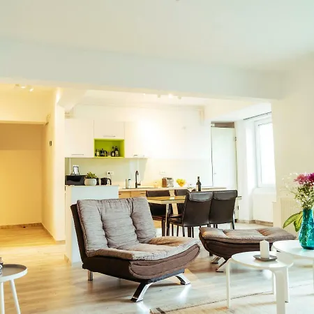 Bright And Spacious Apartment- Piata Amzei Апартаменты *
