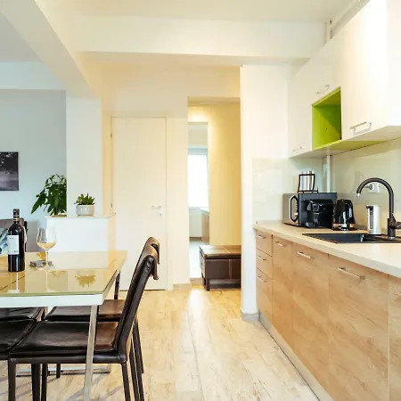 Bright And Spacious Apartment- Piata Amzei Апартаменты