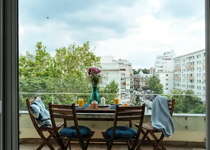 Bright And Spacious Apartment- Piata Amzei アパート *