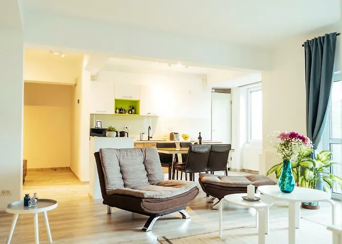 Bright And Spacious Apartment- Piata Amzei ブカレスト