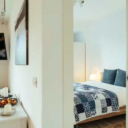 Bright And Spacious Apartment- Piata Amzei Διαμέρισμα