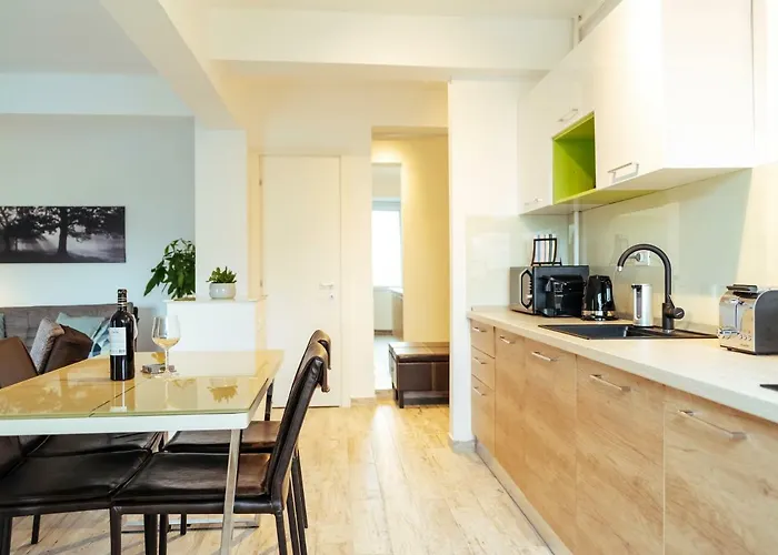 Bright And Spacious Apartment- Piata Amzei Апартаменти